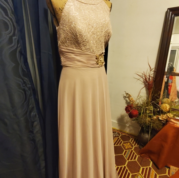 Beautiful mother of the bride - Picture 8 of 12